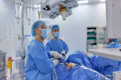 Ê-kíp bác sỹ Vinmec trong phòng phẫu thuật. (Nguồn: Vinmec)