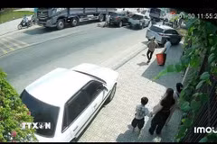 Ảnh trích xuất camera trưa 30/1, sau khi va chạm giao thông. (Ảnh: TTXVN phát)