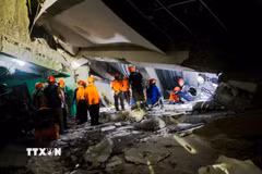 Hiện trường vụ sập nhà cầu nguyện tại trường học ở Sidoarjo, Đông Java, Indonesia, ngày 30/9/2025. (Ảnh: THX/TTXVN)