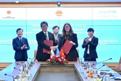 Lễ ký kết trao đổi Công hàm giữa Đại sứ Nhật Bản tại Việt Nam Ito Naoki và bà Silvia Danailov, Trưởng Đại diện UNICEF tại Việt Nam dưới sự chứng kiến của Thứ trưởng Nguyễn Hoàng Hiệp. (Nguồn: Bộ Nông nghiệp và Môi trường)