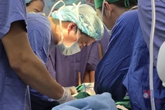 Cứu sống nam thanh niên 16 tuổi bị thanh sắt đâm xuyên mặt