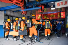Lực lượng cứu hộ được triển khai tới hiện trường vụ nổ tại mỏ than ở huyện Tẩm Nguyên, tỉnh Sơn Tây, Trung Quốc, ngày 23/5/2026. (Ảnh: THX/TTXVN)