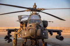 Máy bay không người lái cứu sống hai binh sĩ Mỹ sau vụ trực thăng Apache rơi trên Biển Oman