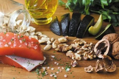 Ăn uống lành mạnh có thể giúp giảm bớt các cơn đau mãn tính. (Nguồn: Getty Images)