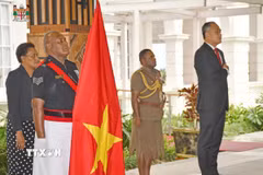 Đại sứ Việt Nam tại New Zealand kiêm nhiệm Fiji Phan Minh Giang tại buổi trình Thư ủy nhiệm lên Tổng thống Cộng hòa Fiji Ratu Naiqama Tawakecolati Lalabalavu. (Ảnh: TTXVN phát)