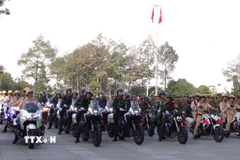 Ngay sau lễ ra quân, lực lượng công an Thành phố Hồ Chí Minh triển khai tuần tra trên các tuyến đường, khu dân cư và địa bàn phức tạp. (Ảnh: Huyền Trang/TTXVN)