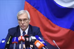 Thứ trưởng Ngoại giao Nga Alexander Grushko phát biểu tại một cuộc họp báo ở Brussels, Bỉ. (Ảnh: AFP/TTXVN)