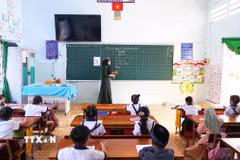 Tiết học tiếng Việt của học sinh lớp Một, Trường Tiểu học Lê Văn Tám, phường Tân Ninh (tỉnh Tây Ninh). (Ảnh: Minh Phú/TTXVN)