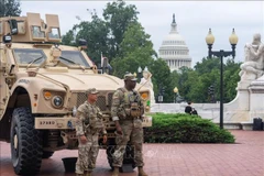 Lực lượng Vệ binh Quốc gia Mỹ gác tại Washington, D.C.. (Ảnh: THX/TTXVN)