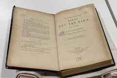 Tác phẩm in bằng chữ Quốc ngữ in năm 1883. (Ảnh minh họa: Thu Hà/TTXVN)