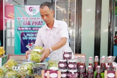 Sản phẩm nho tươi và nho chế biến của Hợp tác xã Nho Evergreen Ninh Thuận (phường Ninh Chử, Khánh Hòa). (Ảnh: Nguyễn Thành/TTXVN)
