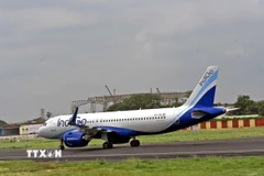 Máy bay của hãng hàng không Ấn Độ IndiGo. (Ảnh: ANI/TTXVN)