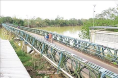 Cầu Phú Lưu (Huế) hiện nay đã xuống cấp nghiêm trọng. (Ảnh: Nguyên Lý/TTXVN)