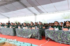 Đại biểu tham dự diễn tập điểm phòng thủ khu vực Ban Chỉ huy Phòng thủ khu vực 3-Mai Sơn (Bộ Chỉ huy Quân sự tỉnh Sơn La) năm 2025. (Ảnh: Quang Quyết/TTXVN)