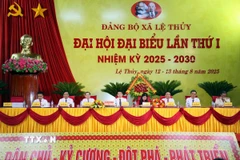 Đoàn chủ tịch điều hành Đại hội. (Ảnh: Tá Chuyên/TTXVN)