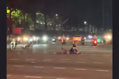 Video ghi khoảnh khắc người đàn ông bị đánh tới dập não sau va chạm giao thông