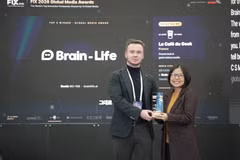 Đại diện Brain-Life nhận giải tại FIX 2026. (Ảnh: AVING News)