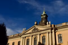 Viện Hàn lâm Khoa học Hoàng gia Thụy Điển tại Stockholm đã công bố giải Nobel Y Sinh năm 2026. (Ảnh: Canva)