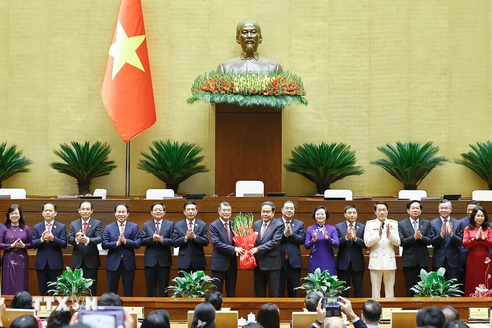 Thủ tướng Chính phủ phân công công tác cho các Phó Thủ tướng