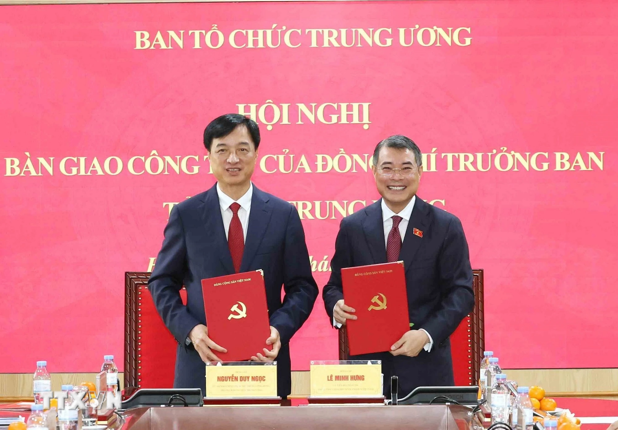Hội nghị bàn giao công tác Trưởng Ban Tổ chức Trung ương Đảng Cộng sản Việt Nam