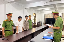 Cơ quan Cảnh sát điều tra Công an tỉnh Đắk Lắk công bố lệnh khởi tố các đối tượng trong vụ Tham ô tài sản. (Ảnh: