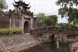 Cổng làng Ước Lễ ở xã Dân Hòa, Hà Nội. (Ảnh: Vũ Quang/TTXVN)