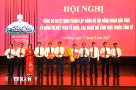 Ban Chấp hành Đảng bộ Hội đồng nhân dân tỉnh Cao Bằng nhiệm kỳ 2025-2030 ra mắt. (Ảnh: Chu Hiệu/TTXVN)