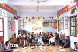 Người dân xã Sơn Điện (Thanh Hóa) đồng tình, ủng hộ chủ trương sáp nhập bản theo phương án của Đảng ủy, UBND xã. (Ảnh: Khiếu Tư/TTXVN)