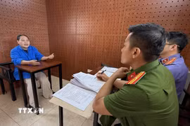 Đối tượng Văn Thị Thuý tại cơ quan Công an. (Ảnh: TTXVN phát)