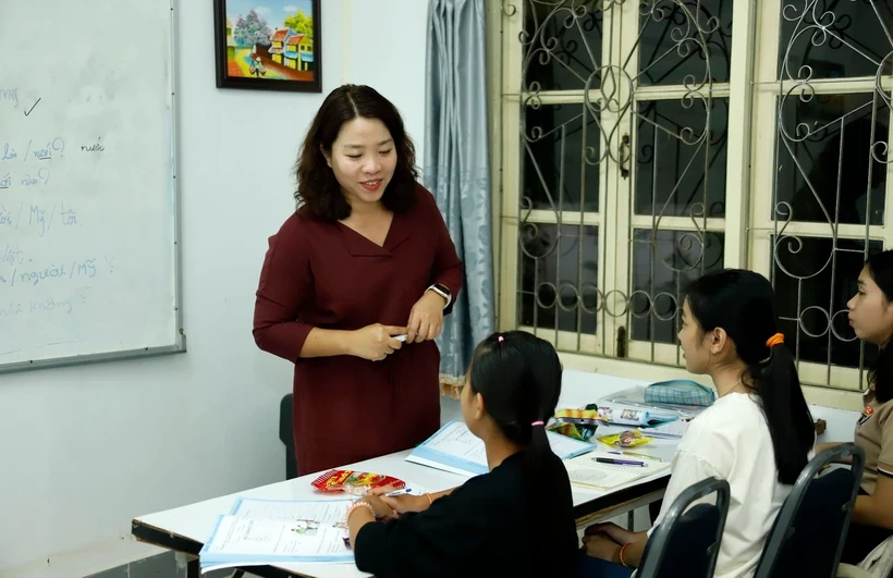 Bộ GD&ĐT tuyển chọn giáo viên Việt Nam dạy tiếng Việt tại Lào năm 2025