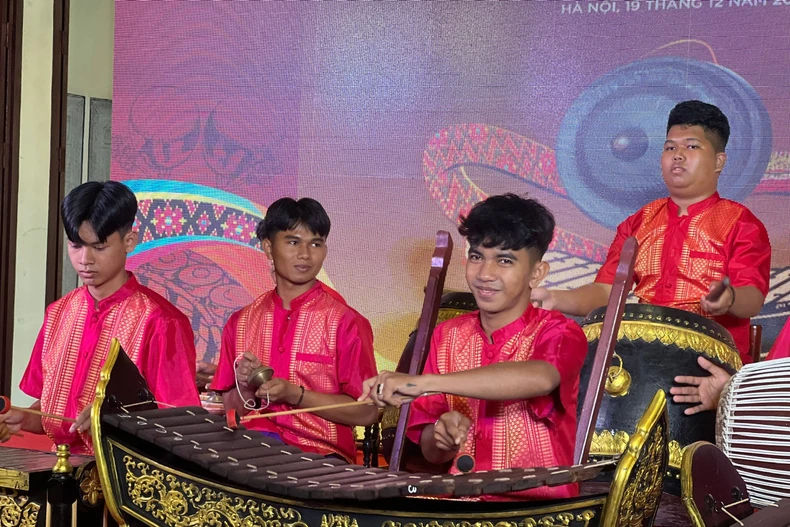 Dàn nhạc Ngũ âm Khmer (Plêng Pinn Peat) là dàn nhạc truyền thống đặc sắc của đồng bào Khmer. (Ảnh: Mai Mai/Vietnam+)
