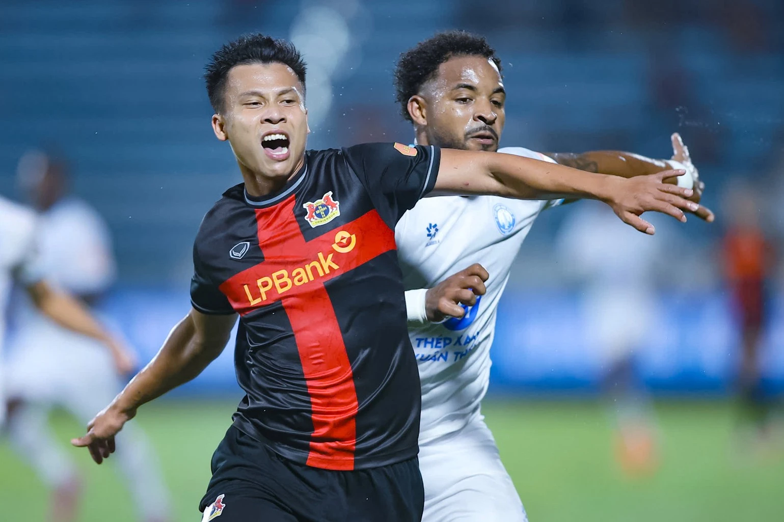 Vòng 14 V-League: Ninh Bình Hụt Hơi, Thép Thể Công Chớp Thời Cơ Bám Đuổi Công An Hà Nội