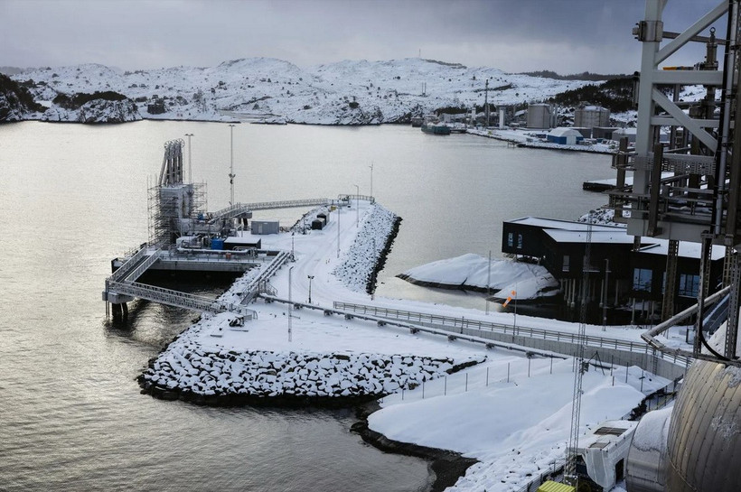 Bến tàu tiếp nhận tại dự án thu giữ và lưu trữ carbon Northern Lights tại Blomoyna, Na Uy. (Nguồn; Bloomberg)