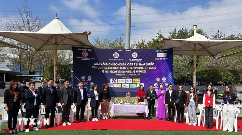 Lễ khai mạc Giải vô địch bóng đá O-35 tại Hàn Quốc. (Ảnh: TTXVN phát)