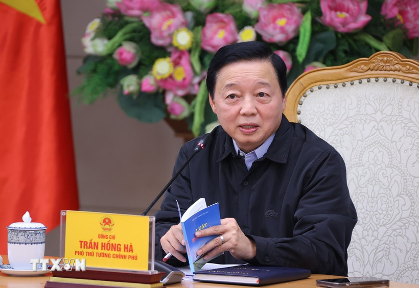 Phó Thủ tướng Trần Hồng Hà phát biểu chỉ đạo cuộc họp. (Ảnh: Văn Điệp/TTXVN)