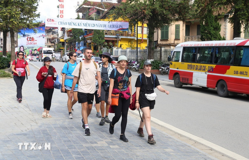Khách du lịch đến với Sa Pa. (Ảnh: Quốc Khánh/TTXVN)