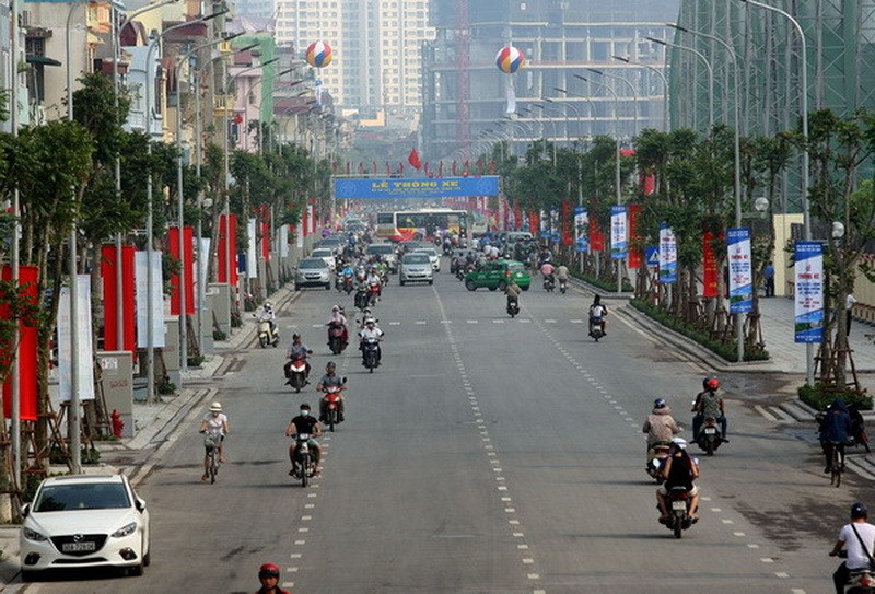 Dự án đường Lê Trọng Tấn được thiết kế 4 làn xe chạy. (Ảnh: Huy Hùng/TTXVN)