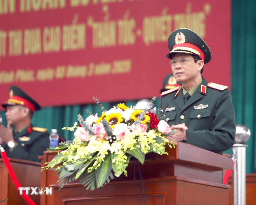 Phó Chính ủy Quân khu 2, Thiếu tướng Nguyễn Hồng Thái phát biểu chỉ đạo tại lễ phát động. (Ảnh: Hoàng Hùng/TTXVN)