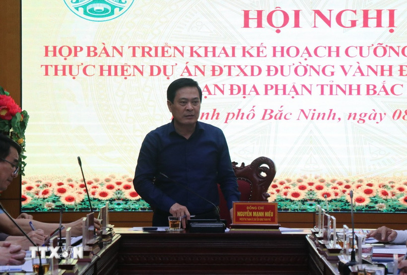 Chủ tịch UBND thành phố Bắc Ninh Nguyễn Mạnh Hiếu phát biểu ý kiến. (Ảnh: Thanh Thương/TTXVN)