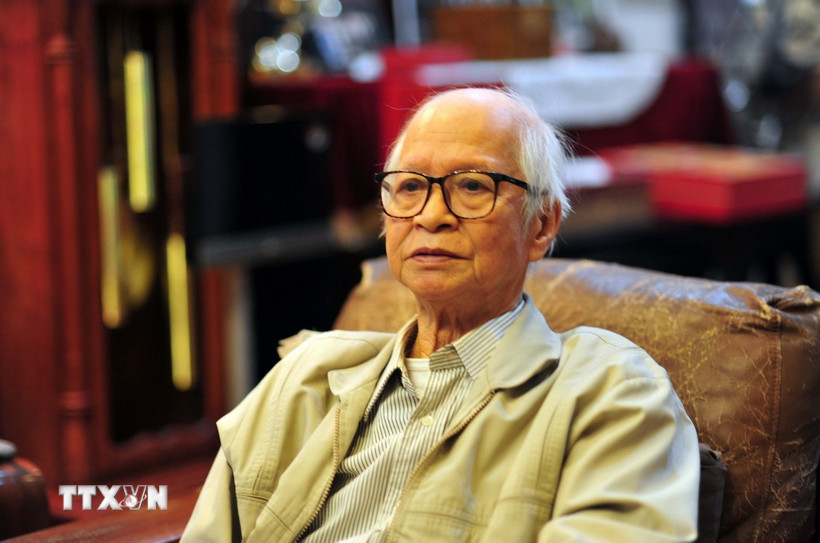 Kiến trúc sư Nguyễn Hữu Thái chia sẻ hồi ức về những phút giây đặc biệt trưa ngày 30/4/1975. (Ảnh: Xuân Khu/TTXVN)