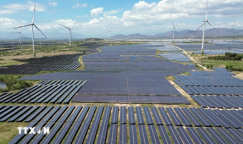 Hệ thống điện mặt trời tại huyện Bắc Phong, tỉnh Ninh Thuận. (Ảnh: Trần Việt/TTXVN)