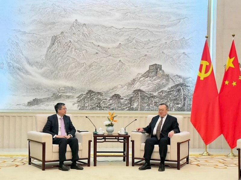 Đại sứ Việt Nam tại Trung Quốc Phạm Thanh Bình đến chào Trưởng Ban Liên lạc Đối ngoại Trung ương Đảng Cộng sản Trung Quốc Lưu Kiến Siêu. (Nguồn: Báo Thế giới & Việt Nam)