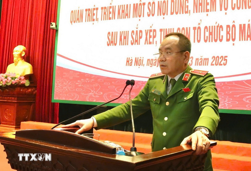 Thiếu tướng Nguyễn Thanh Tùng, Phó Giám đốc phụ trách điều hành Công an thành phố Hà Nội phát biểu tại hội nghị. (Ảnh: TTXVN phát)