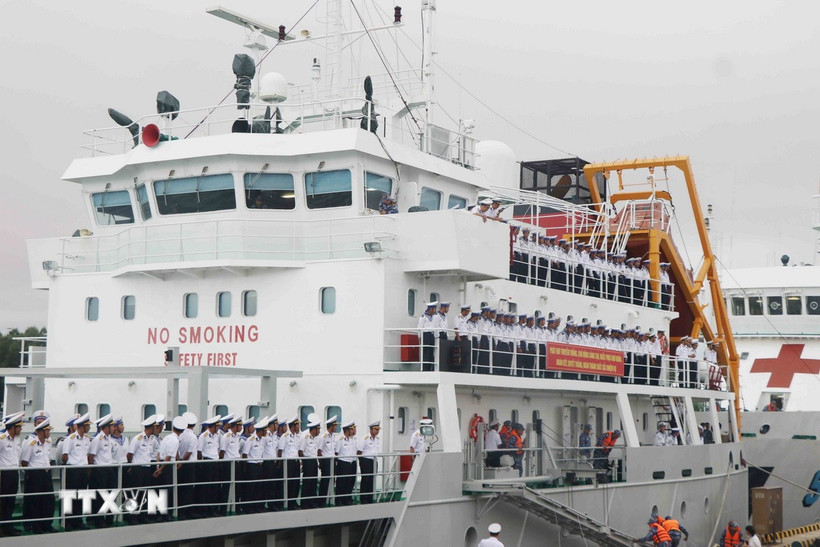 Ngày 26/12/2024, tại Quân cảng Cam Ranh, tỉnh Khánh Hòa, Bộ Tư lệnh Vùng 4 Hải quân tổ chức Lễ tiễn đoàn công tác ra thăm, chúc Tết cán bộ, chiến sỹ và nhân dân đang làm nhiệm vụ và sinh sống trên các đảo thuộc huyện đảo Trường Sa. (Ảnh: Hữu Quyết/TTXVN)