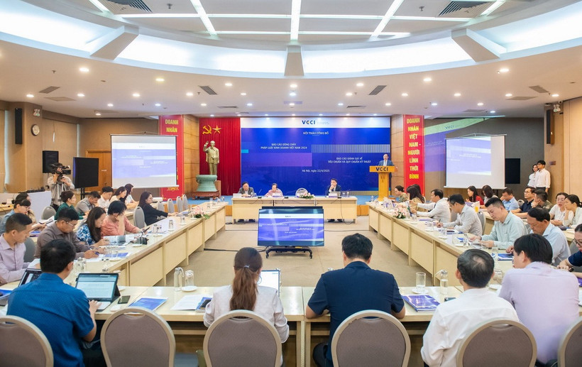 Hội thảo công bố Báo cáo "Dòng chảy pháp luật kinh doanh Việt Nam 2024" và Báo cáo đánh giá về tiêu chuẩn, quy chuẩn kỹ thuật. (Nguồn: báo Chính phủ)