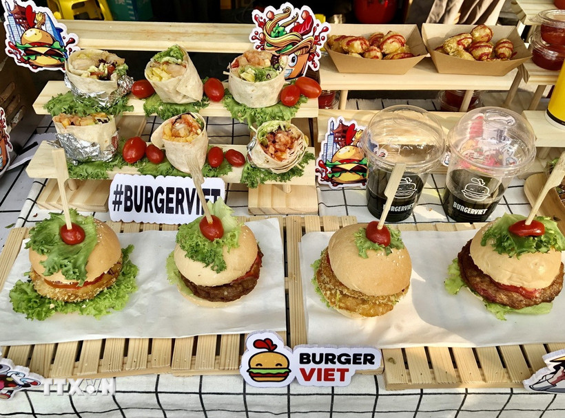 Sản phẩm bánh mì được chế biến phong phú nguyên liệu trưng bày tại Lễ hội. (Ảnh: Mỹ Phương/TTXVN)