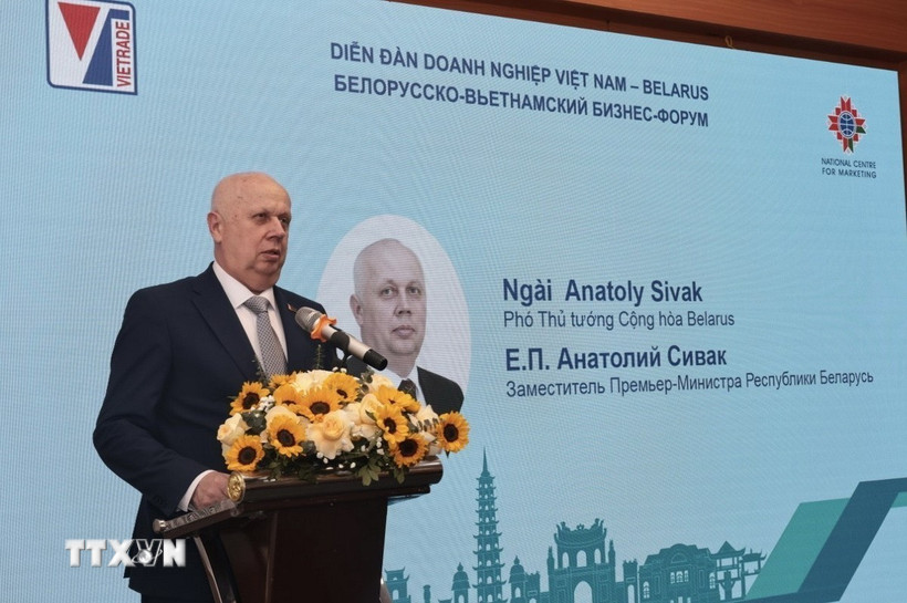 Phó Thủ tướng Belarus Anatoly Sivak phát biểu. (Ảnh: Trần Việt/TTXVN)