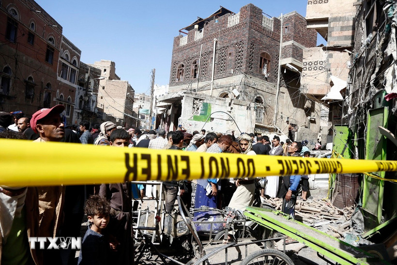Hiện trường một vụ không kích của Mỹ tại Sanaa, Yemen. (Ảnh: THX/TTXVN)