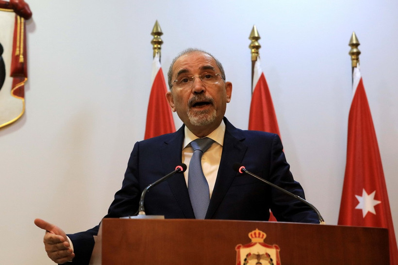 Ngoại trưởng Jordan Ayman Safadi phát biểu tại cuộc họp báo ở Amman, Jordan. (Ảnh: THX/TTXVN)