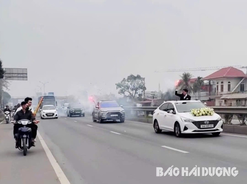 Xe hoa dẫn dâu vi phạm giao thông trên Quốc lộ 5 thuộc thị trấn Phú Thái vào ngày 6/4 vừa qua.